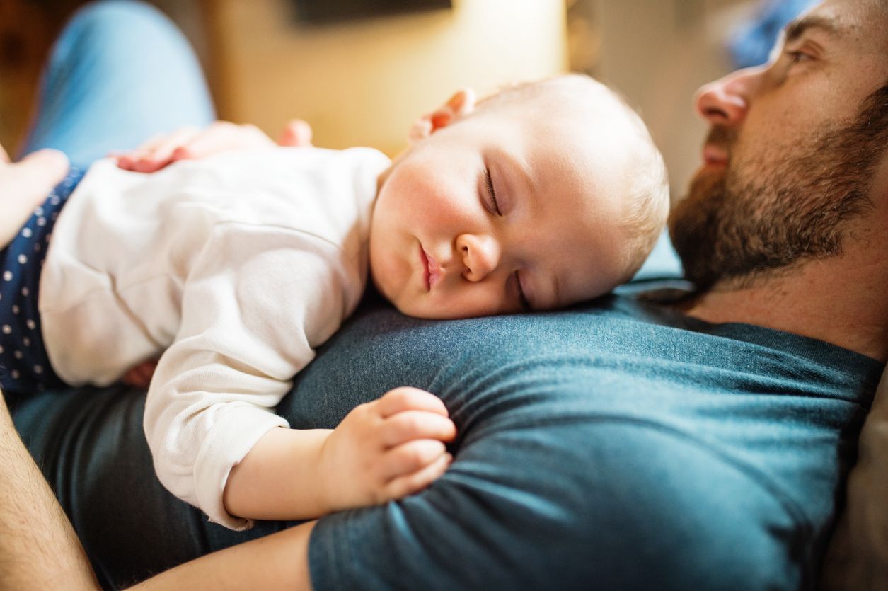 sieste bébé et papa