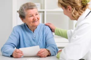 La sur-médications chez les seniors entraînent de forts risques d'effets indésirables.