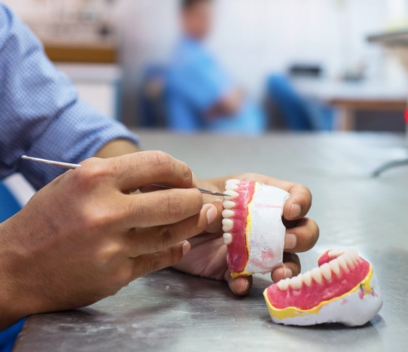 Optimisez le remboursement du dentier avec une bonne mutuelle