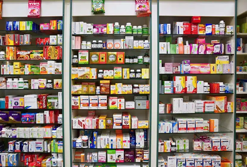 Generic Boîte à médicaments pharmacie à prix pas cher